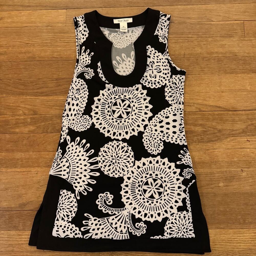 White House Black Market black white sleeveless tunic shirt top blouse XS
b29